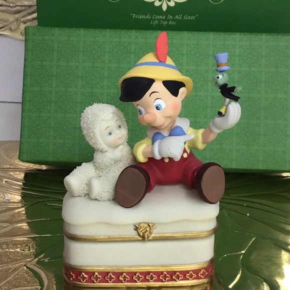 Department 56 Snowbabies guest collection. Walt Disney Showcase collection - Picture 2 of 13